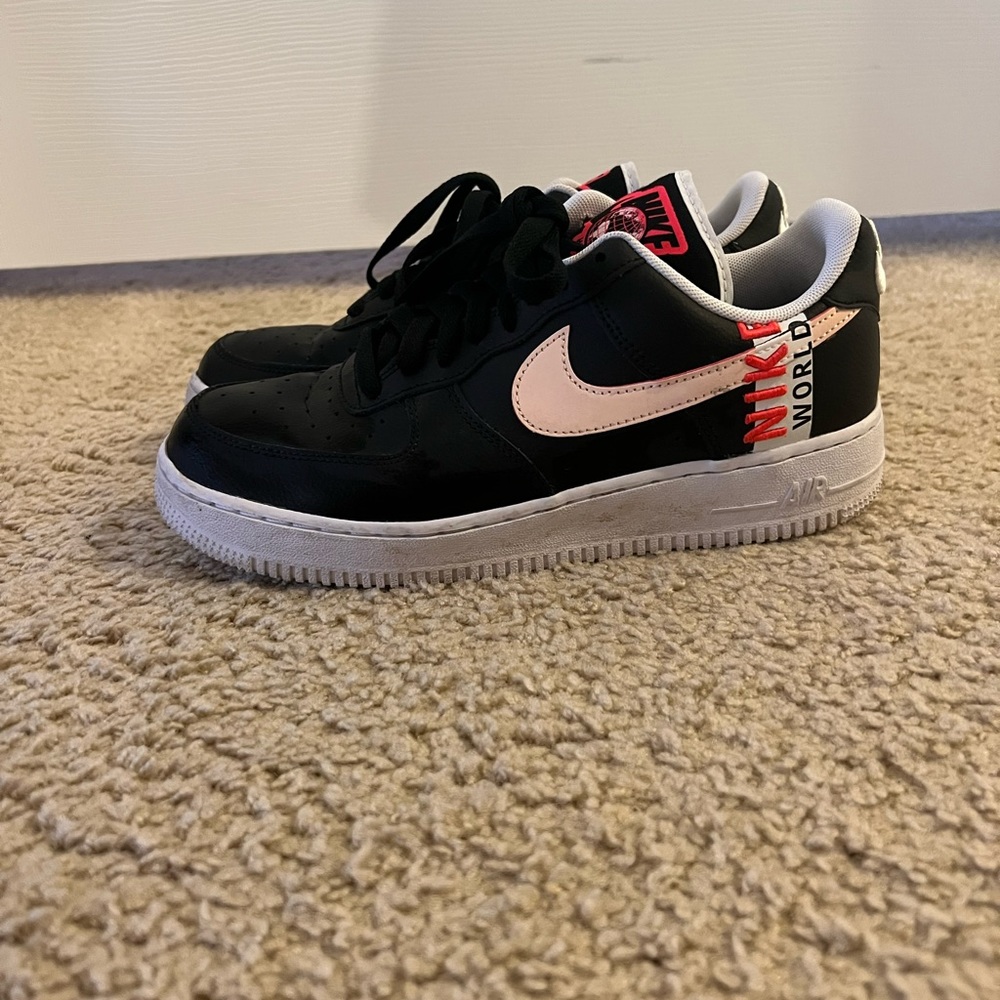 Nike Air Force 1 Nike World